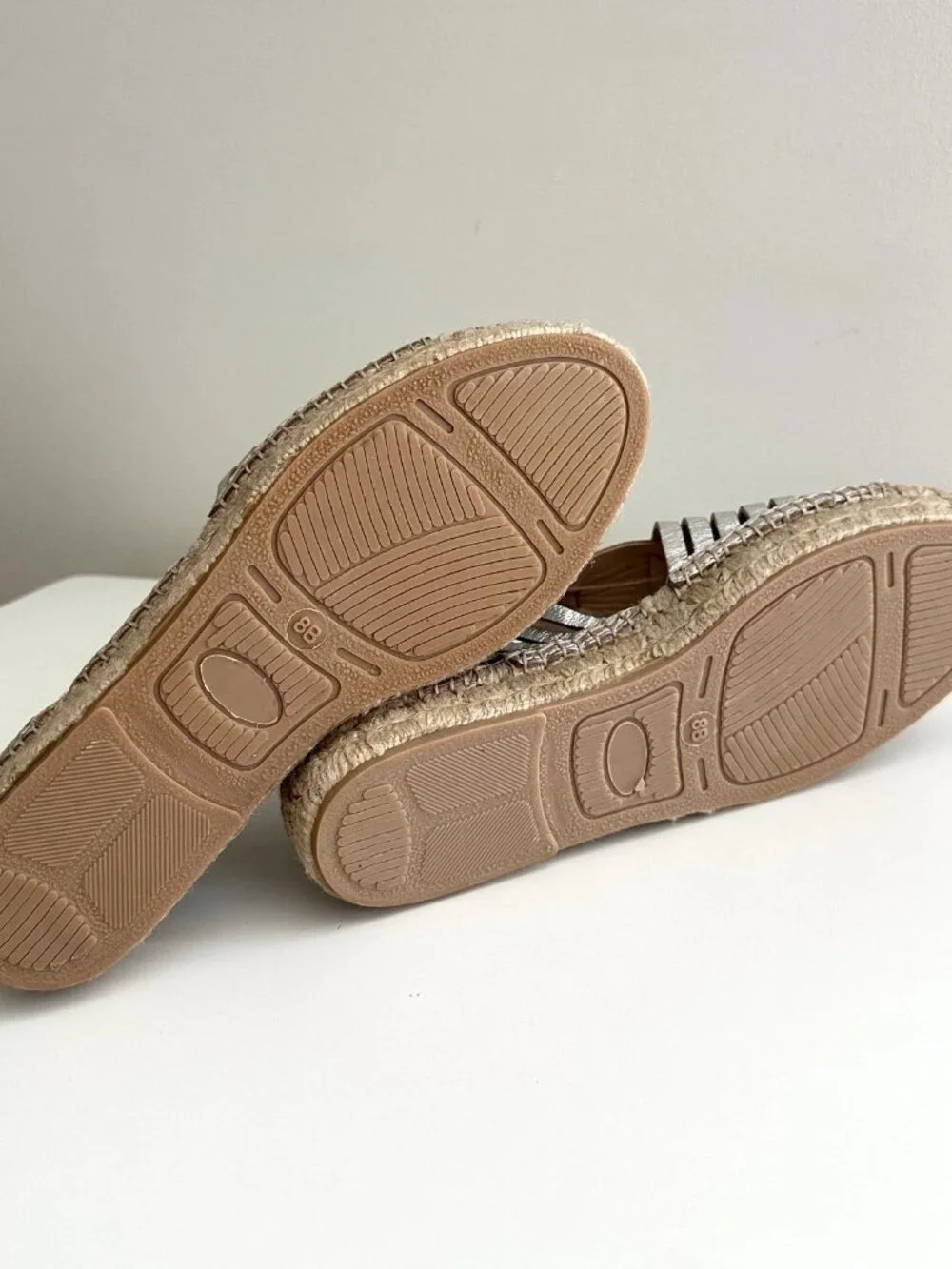 NEW LOEFFLER RANDALL Metallic Silver Leather Fisherman Espadrille Sandals Size 8